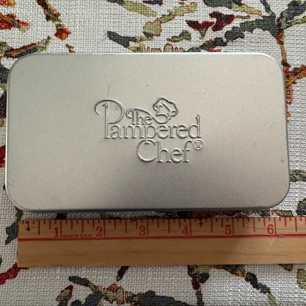Pampered Chef Creative Cutters Set NEW in Silver Tin Box
